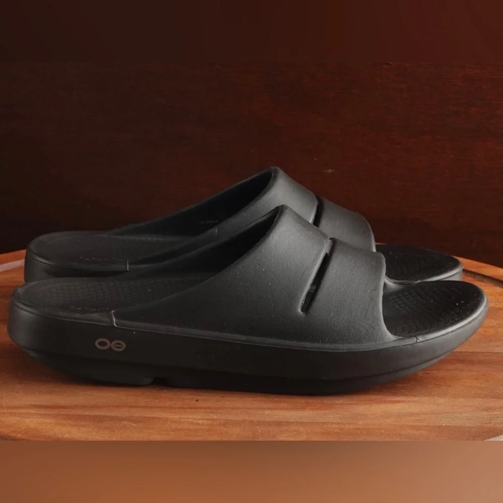 Oofos Sandals Mens Size 10 Women 12 Black OOahh Slide Recovery Comfort Shoes